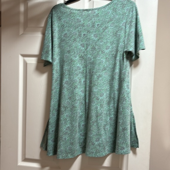 LuLaRoe tunic top size xs green with light blue flowers - Picture 2 of 6